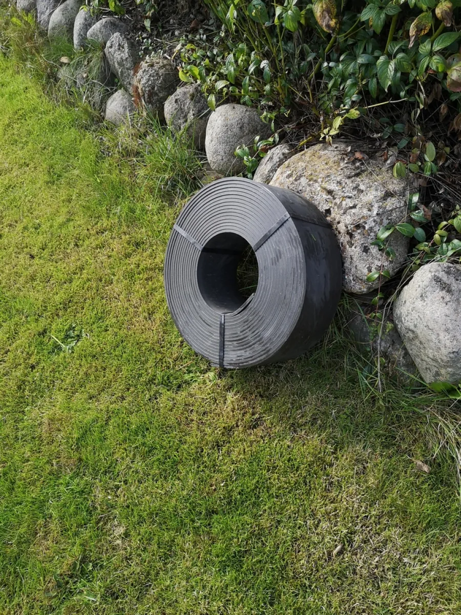 Bedafgrænsning & Minihegn|Bedkant 10 meter sort plast