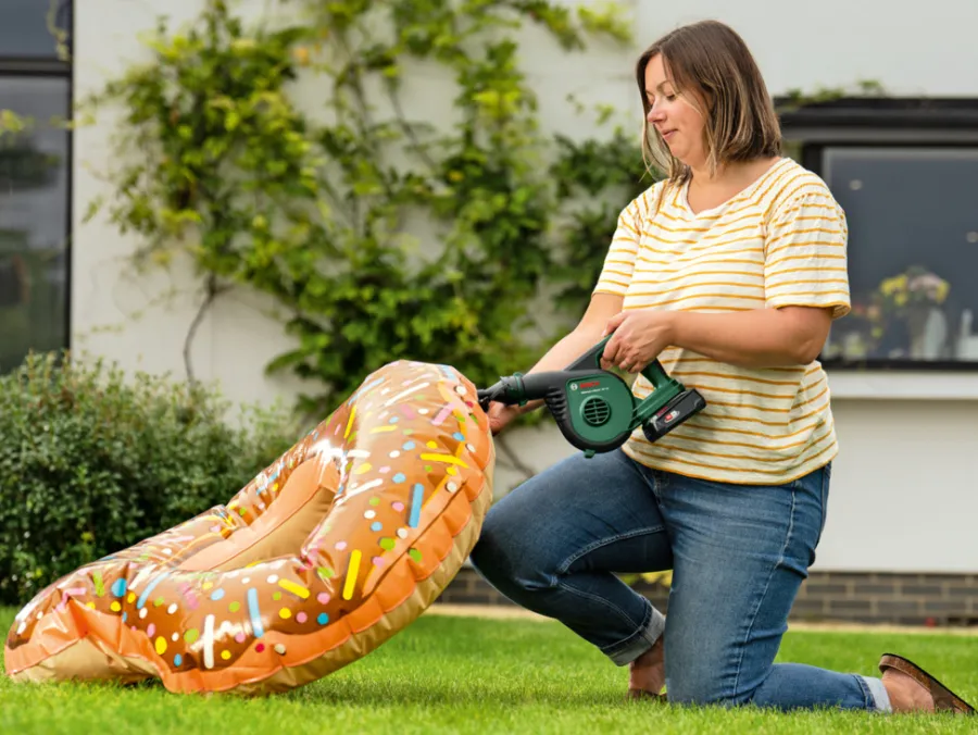 Bosch Løvsugere|UniversalLeafBlower 18V-130 løvblæser 2,5 Ah