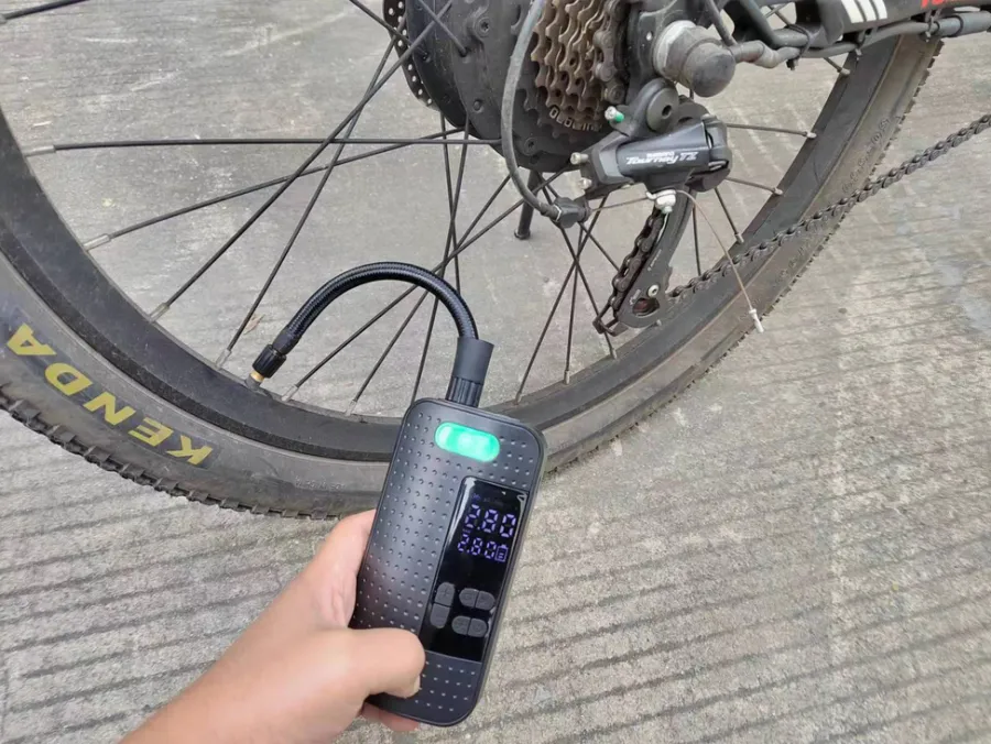 AutoZone® Kompressor|Biltilbehør|Kompressor akku 2000 mAh -