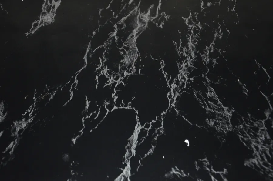 Nordic Home Selvklæbende Folie|Selvklæbende folie marmor sort - 65 x 200 cm sort marmor