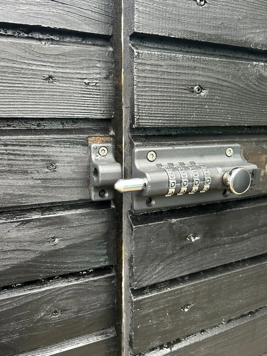 The lock Låsebeslag|Skudrigle med kodelås 120 x 48 mm Sort