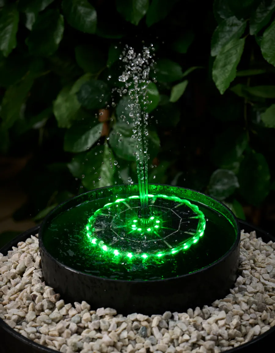 Outfit Sæsonafslutning|Lys & Havedekorationer|Springvand med solceller Ø16,5 cm -