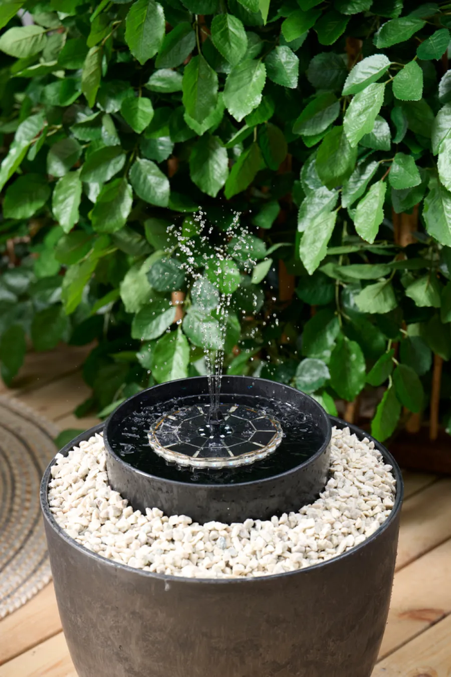 Outfit Sæsonafslutning|Lys & Havedekorationer|Springvand med solceller Ø16,5 cm -