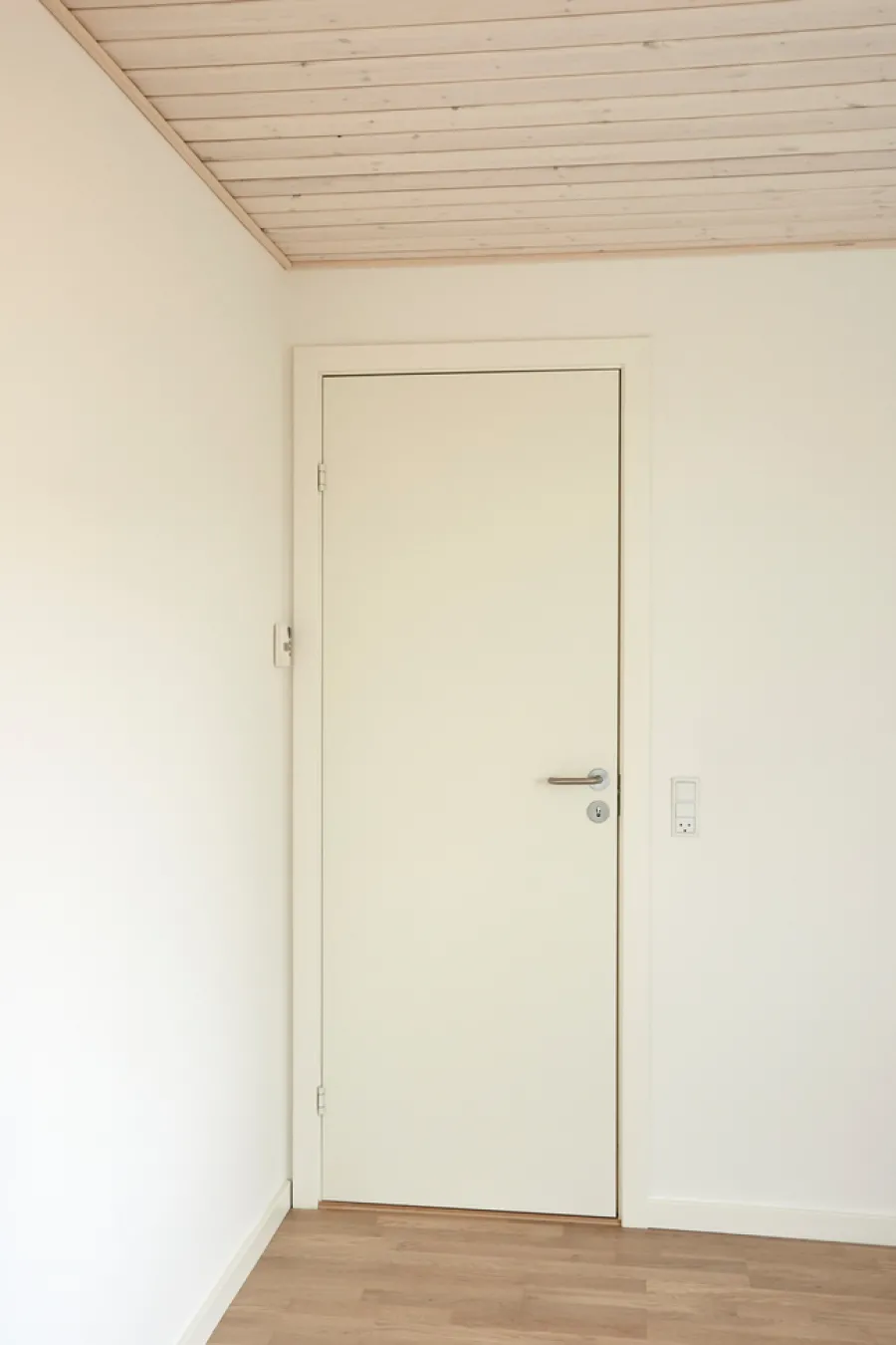 Torso Døre & Karme|Stabil hvidmalet dør 72,5 x 204 cm