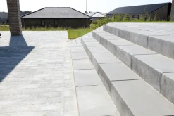 Betongruppen RBR Havefliser & Belægningssten|Trappetrin sten grå 30 x 35 x 15 cm